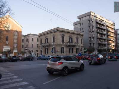 ...per arrivare nell�omonima piazza, grande area che funge da collegamento tra il murattiano e i quartieri extramurali